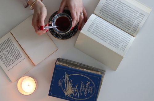 libros clásicos y té, la mejor combinacion